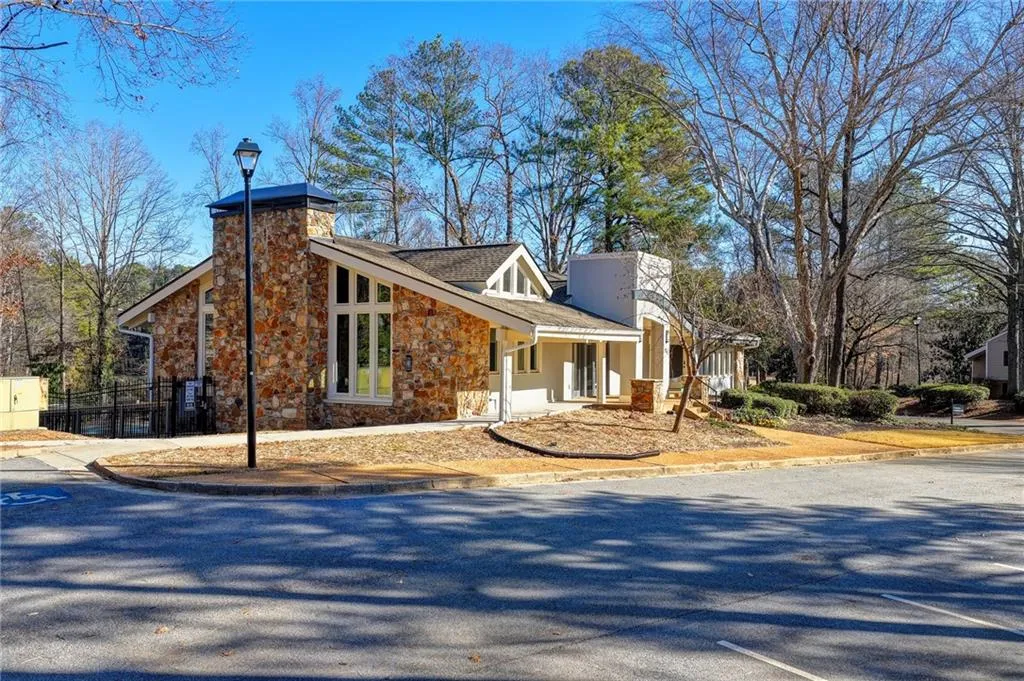 911 Garden Court, Atlanta, Georgia 30328, 2 Bedrooms Bedrooms, ,2 BathroomsBathrooms,Residential,Sold,911 Garden Court,7704561
