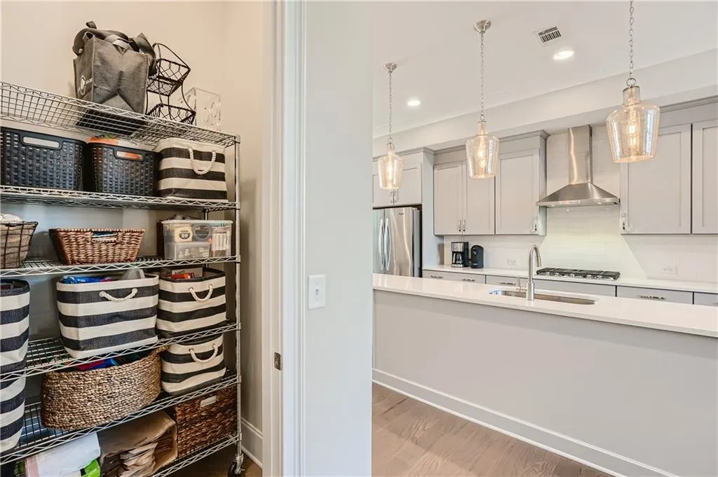 6643 Sterling Drive, Sandy Springs, Georgia 30328, 3 Bedrooms Bedrooms, ,4 BathroomsBathrooms,Residential,Sold,6643 Sterling Drive,6994429