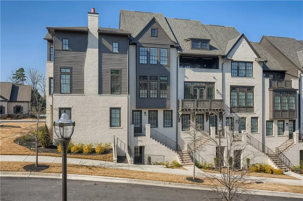 6643 Sterling Drive, Sandy Springs, Georgia 30328, 3 Bedrooms Bedrooms, ,4 BathroomsBathrooms,Residential,Sold,6643 Sterling Drive,6994429