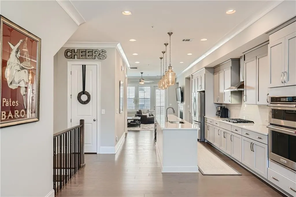 6643 Sterling Drive, Sandy Springs, Georgia 30328, 3 Bedrooms Bedrooms, ,4 BathroomsBathrooms,Residential,Sold,6643 Sterling Drive,6994429