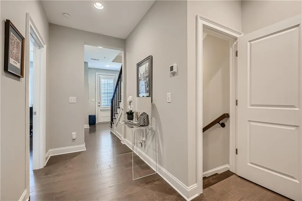 6643 Sterling Drive, Sandy Springs, Georgia 30328, 3 Bedrooms Bedrooms, ,4 BathroomsBathrooms,Residential,Sold,6643 Sterling Drive,6994429
