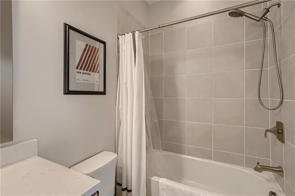6643 Sterling Drive, Sandy Springs, Georgia 30328, 3 Bedrooms Bedrooms, ,4 BathroomsBathrooms,Residential,Sold,6643 Sterling Drive,6994429