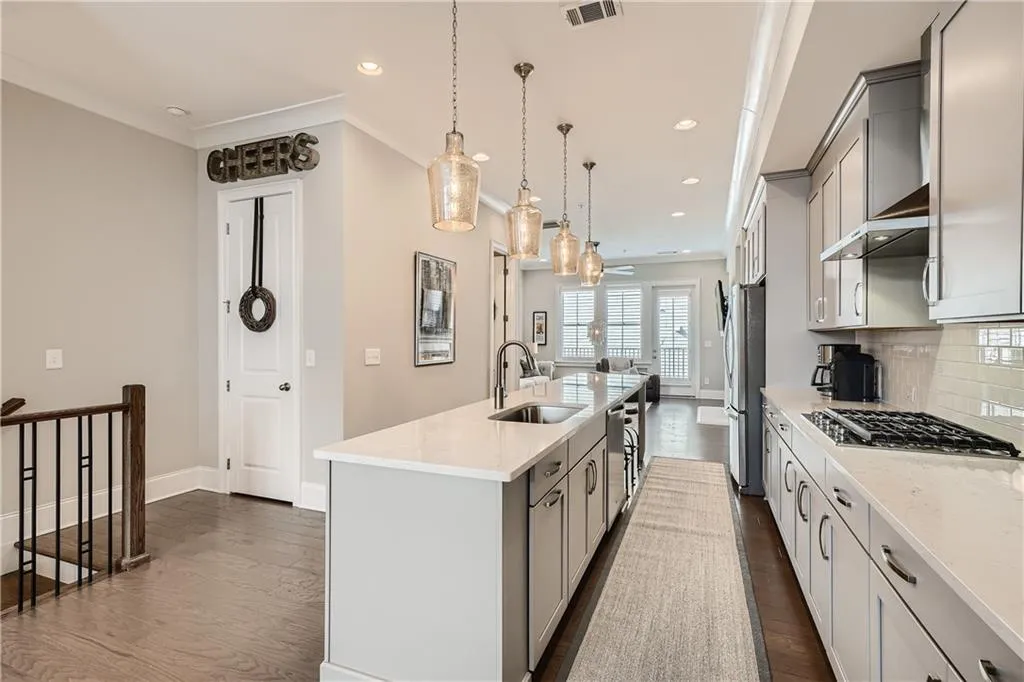 6643 Sterling Drive, Sandy Springs, Georgia 30328, 3 Bedrooms Bedrooms, ,4 BathroomsBathrooms,Residential,Sold,6643 Sterling Drive,6994429