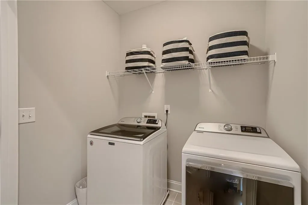 6643 Sterling Drive, Sandy Springs, Georgia 30328, 3 Bedrooms Bedrooms, ,4 BathroomsBathrooms,Residential,Sold,6643 Sterling Drive,6994429