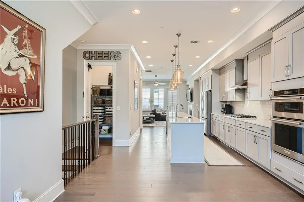6643 Sterling Drive, Sandy Springs, Georgia 30328, 3 Bedrooms Bedrooms, ,4 BathroomsBathrooms,Residential,Sold,6643 Sterling Drive,6994429
