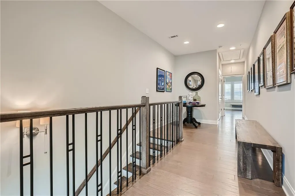 6643 Sterling Drive, Sandy Springs, Georgia 30328, 3 Bedrooms Bedrooms, ,4 BathroomsBathrooms,Residential,Sold,6643 Sterling Drive,6994429