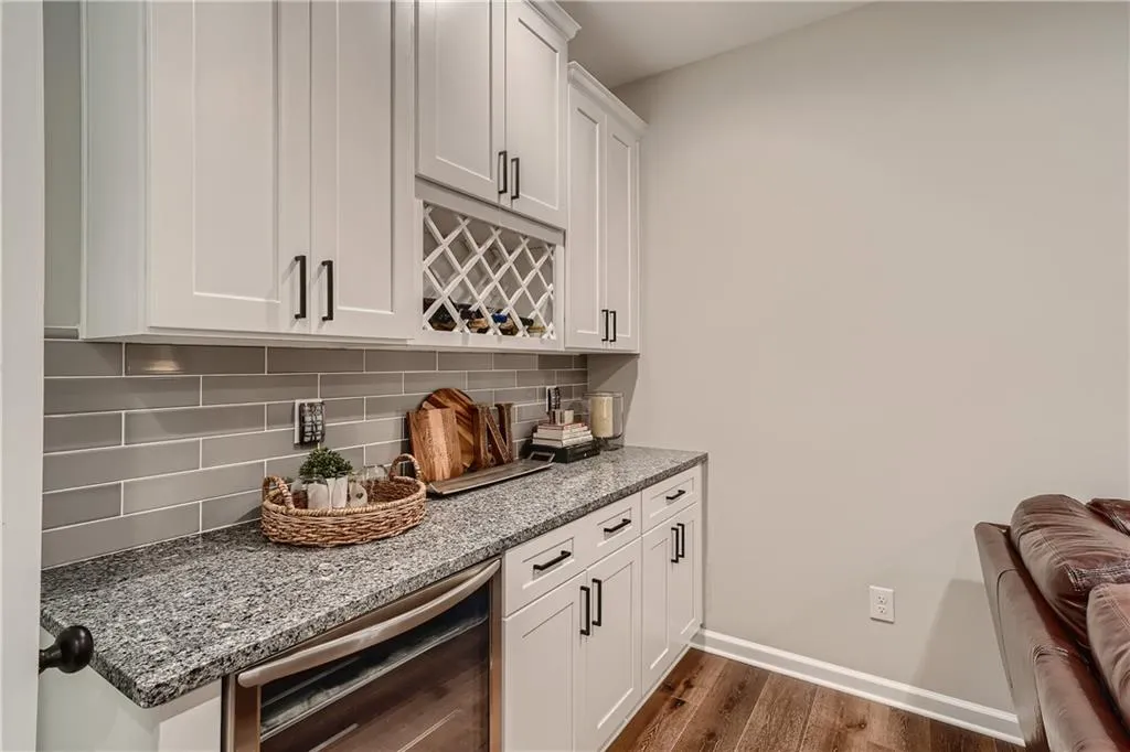 6643 Sterling Drive, Sandy Springs, Georgia 30328, 3 Bedrooms Bedrooms, ,4 BathroomsBathrooms,Residential,Sold,6643 Sterling Drive,6994429