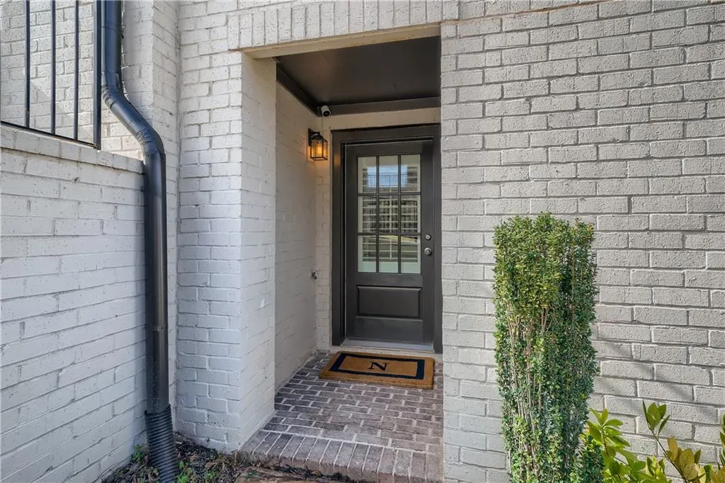 6643 Sterling Drive, Sandy Springs, Georgia 30328, 3 Bedrooms Bedrooms, ,4 BathroomsBathrooms,Residential,Sold,6643 Sterling Drive,6994429