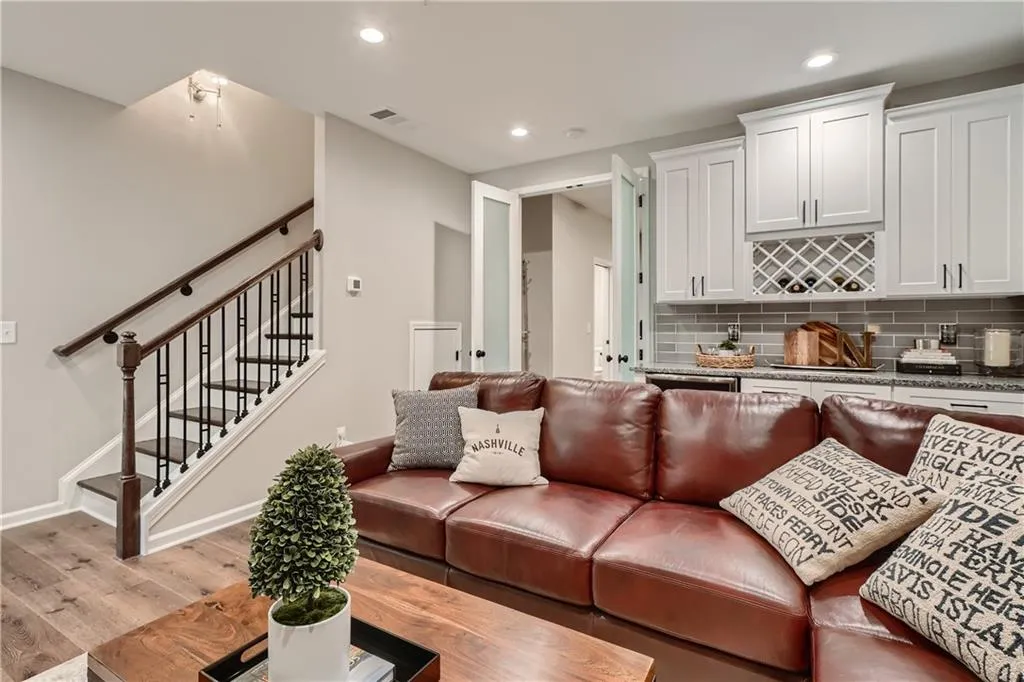 6643 Sterling Drive, Sandy Springs, Georgia 30328, 3 Bedrooms Bedrooms, ,4 BathroomsBathrooms,Residential,Sold,6643 Sterling Drive,6994429