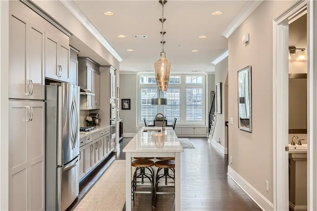 6643 Sterling Drive, Sandy Springs, Georgia 30328, 3 Bedrooms Bedrooms, ,4 BathroomsBathrooms,Residential,Sold,6643 Sterling Drive,6994429