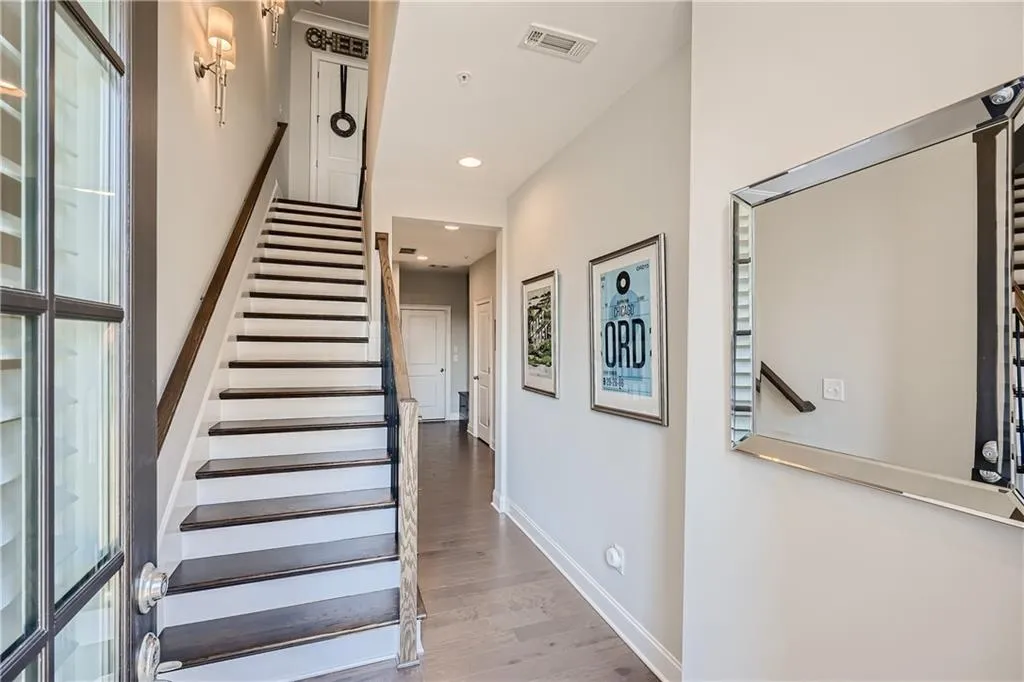 6643 Sterling Drive, Sandy Springs, Georgia 30328, 3 Bedrooms Bedrooms, ,4 BathroomsBathrooms,Residential,Sold,6643 Sterling Drive,6994429