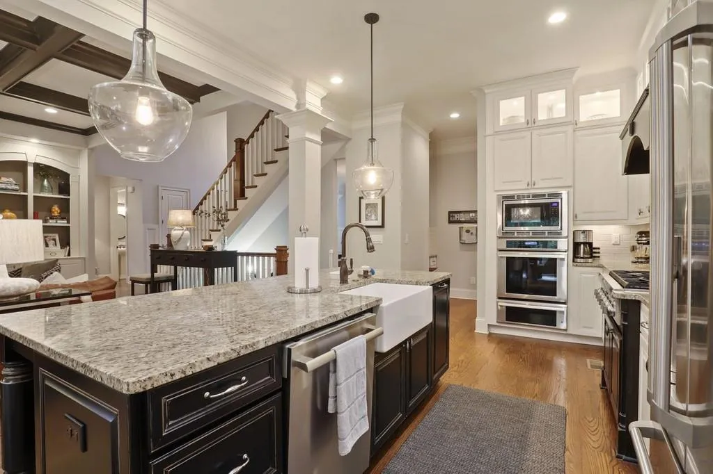 1025 Balmoral Road, Sandy Springs, Georgia 30319, 6 Bedrooms Bedrooms, ,5 BathroomsBathrooms,Residential,Sold,1025 Balmoral Road,6832493