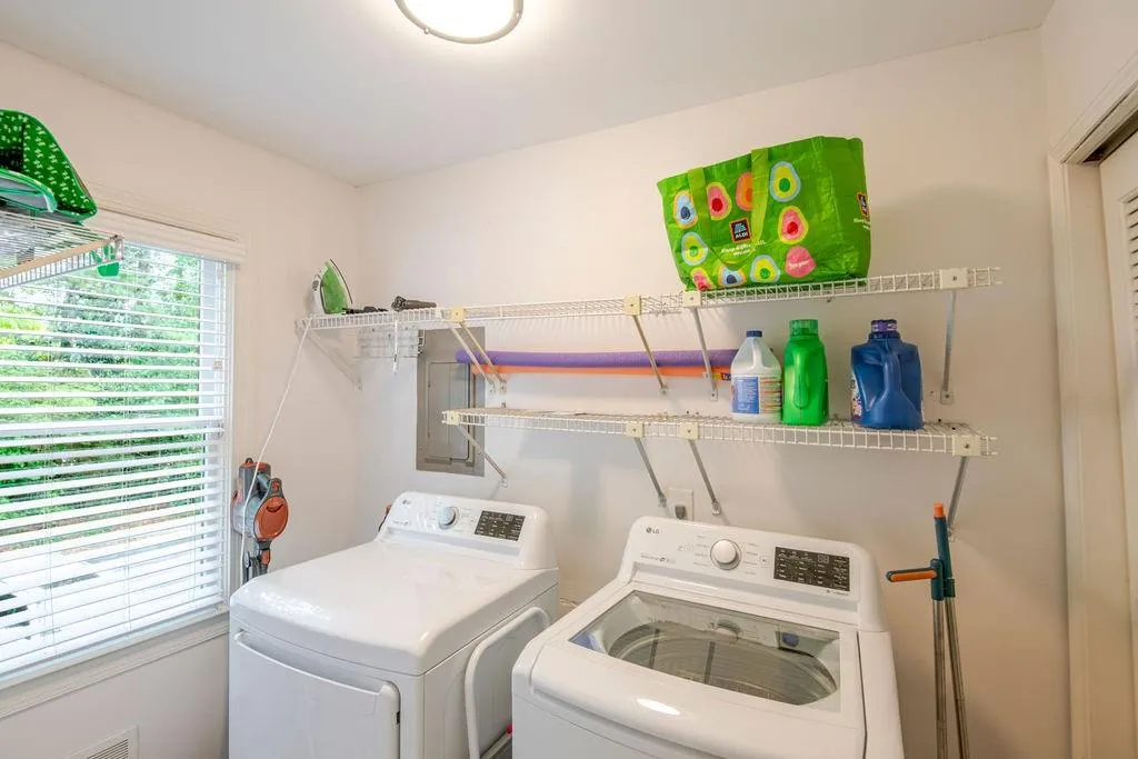 307 Hollyfax Circle, Atlanta, Georgia 30328, 2 Bedrooms Bedrooms, ,2 BathroomsBathrooms,Residential,For Sale,307 Hollyfax Circle,7662736