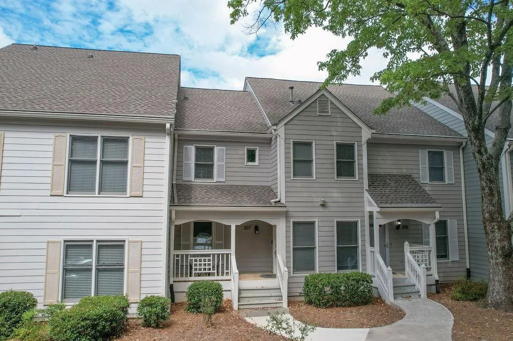 307 Hollyfax Circle, Atlanta, Georgia 30328, 2 Bedrooms Bedrooms, ,2 BathroomsBathrooms,Residential,For Sale,307 Hollyfax Circle,7662736