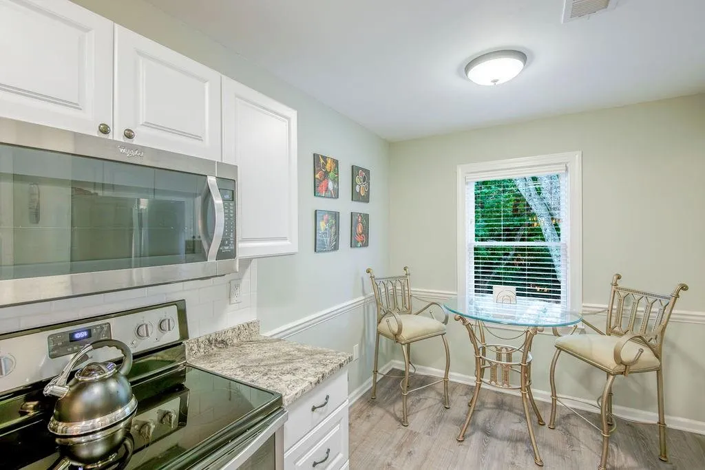 307 Hollyfax Circle, Atlanta, Georgia 30328, 2 Bedrooms Bedrooms, ,2 BathroomsBathrooms,Residential,For Sale,307 Hollyfax Circle,7662736