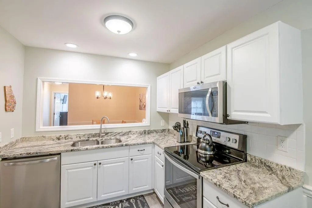 307 Hollyfax Circle, Atlanta, Georgia 30328, 2 Bedrooms Bedrooms, ,2 BathroomsBathrooms,Residential,For Sale,307 Hollyfax Circle,7662736