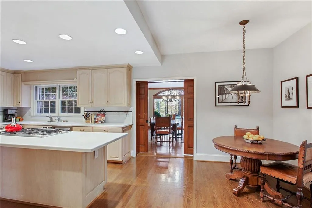 5805 Winterthur Lane, Sandy Springs, Georgia 30328, 4 Bedrooms Bedrooms, ,3 BathroomsBathrooms,Residential,Sold,5805 Winterthur Lane,6976551