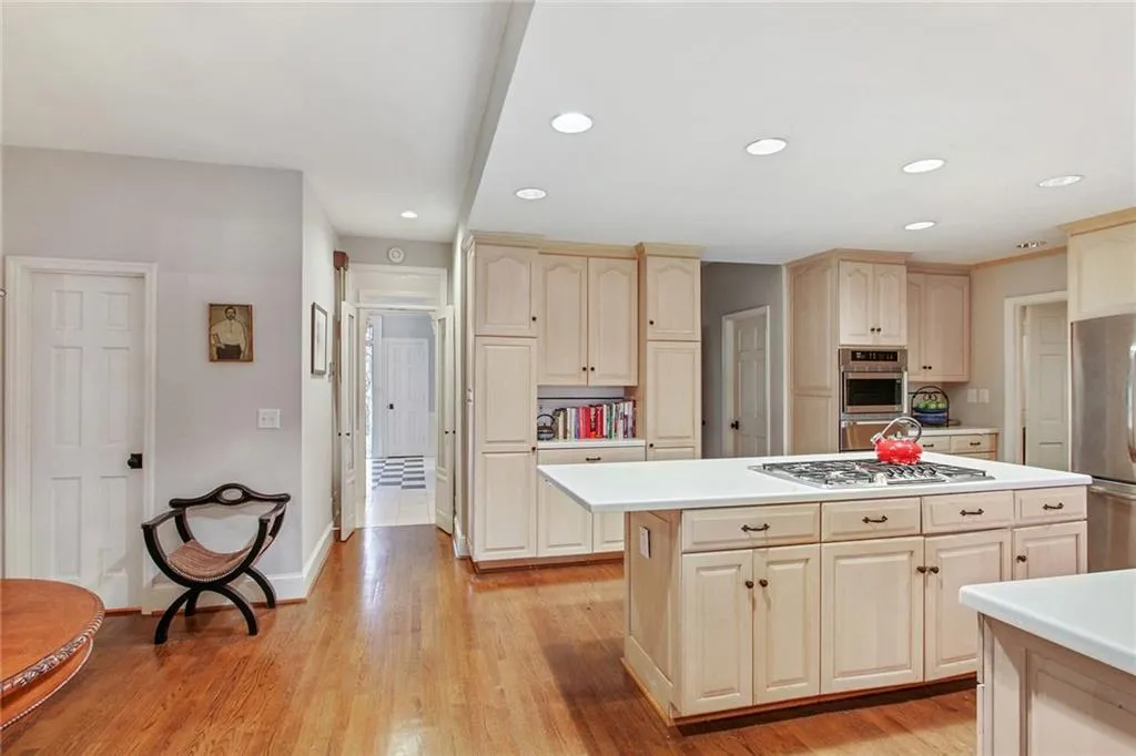 5805 Winterthur Lane, Sandy Springs, Georgia 30328, 4 Bedrooms Bedrooms, ,3 BathroomsBathrooms,Residential,Sold,5805 Winterthur Lane,6976551