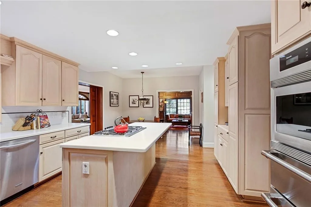 5805 Winterthur Lane, Sandy Springs, Georgia 30328, 4 Bedrooms Bedrooms, ,3 BathroomsBathrooms,Residential,Sold,5805 Winterthur Lane,6976551