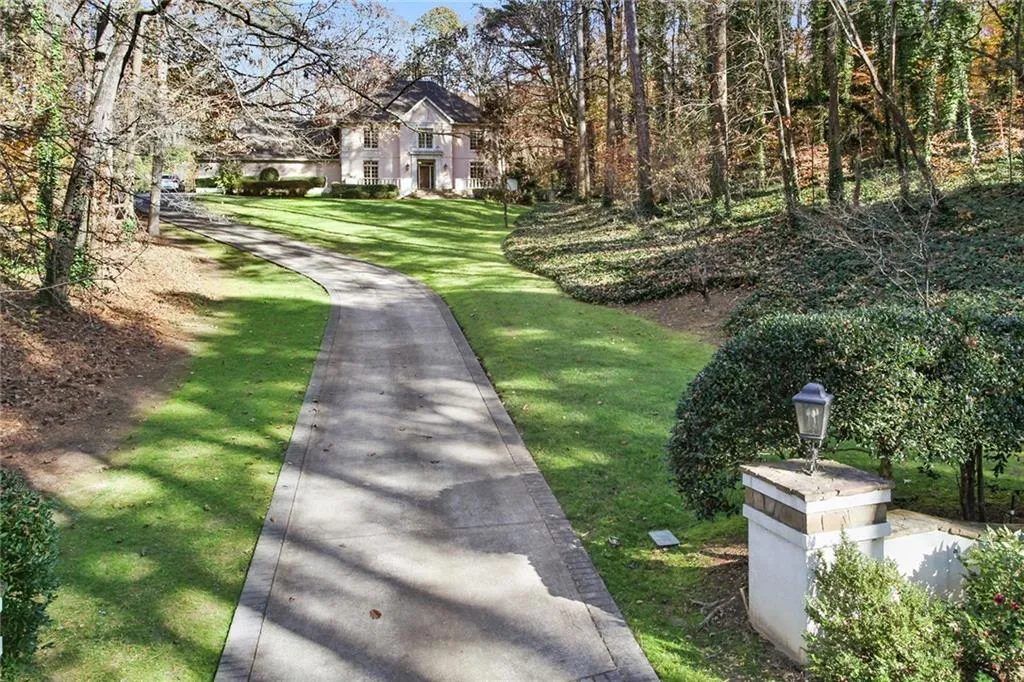 5805 Winterthur Lane, Sandy Springs, Georgia 30328, 4 Bedrooms Bedrooms, ,3 BathroomsBathrooms,Residential,Sold,5805 Winterthur Lane,6976551