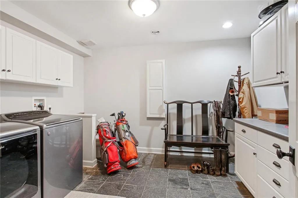 5805 Winterthur Lane, Sandy Springs, Georgia 30328, 4 Bedrooms Bedrooms, ,3 BathroomsBathrooms,Residential,Sold,5805 Winterthur Lane,6976551