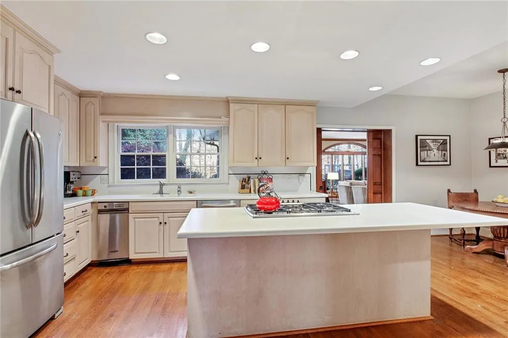 5805 Winterthur Lane, Sandy Springs, Georgia 30328, 4 Bedrooms Bedrooms, ,3 BathroomsBathrooms,Residential,Sold,5805 Winterthur Lane,6976551