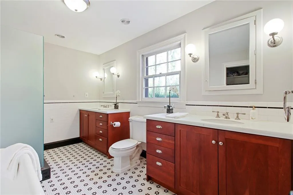 5805 Winterthur Lane, Sandy Springs, Georgia 30328, 4 Bedrooms Bedrooms, ,3 BathroomsBathrooms,Residential,Sold,5805 Winterthur Lane,6976551