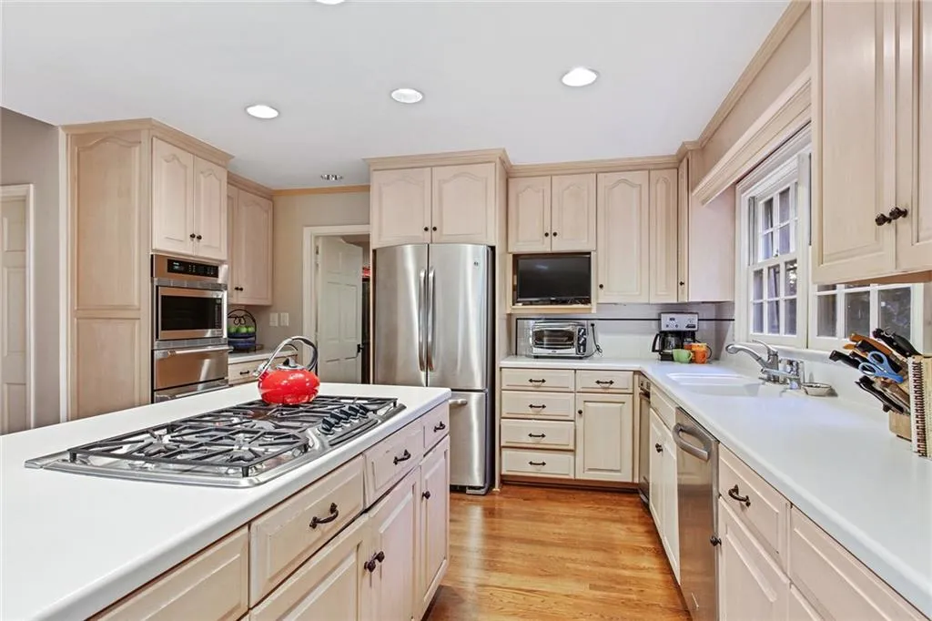 5805 Winterthur Lane, Sandy Springs, Georgia 30328, 4 Bedrooms Bedrooms, ,3 BathroomsBathrooms,Residential,Sold,5805 Winterthur Lane,6976551