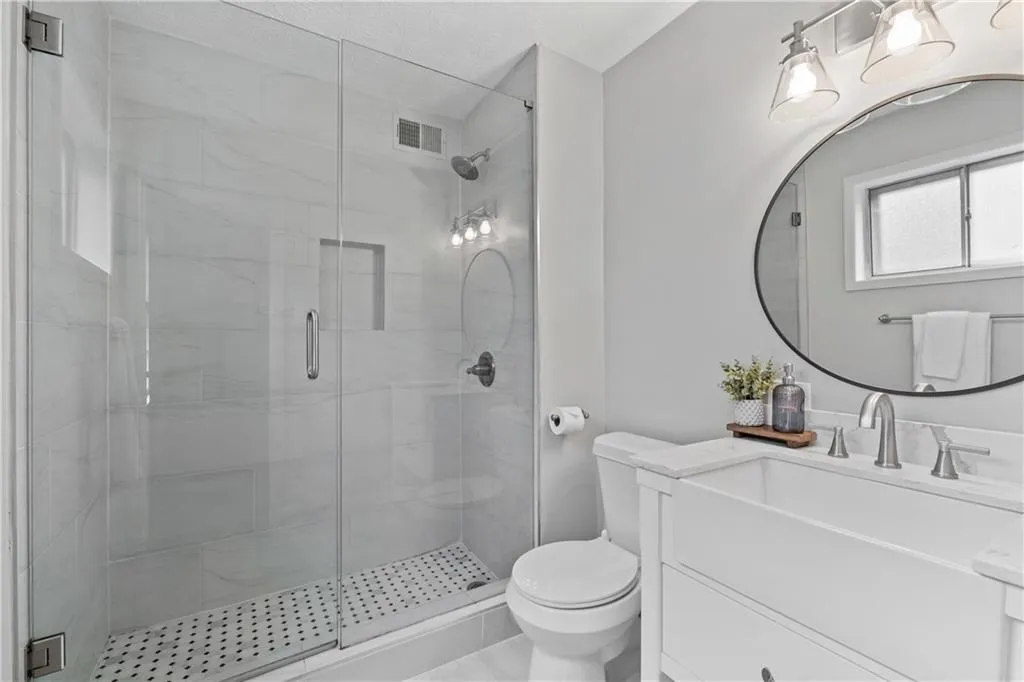 6700 Roswell Road Unit 13a, Sandy Springs, Georgia 30328, 3 Bedrooms Bedrooms, ,2 BathroomsBathrooms,Residential,For Sale,6700 Roswell Road Unit 13a,7633888