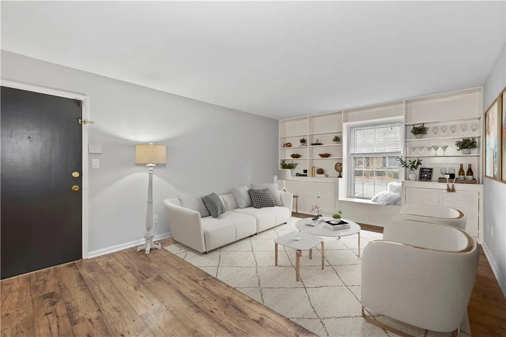 6700 Roswell Road Unit 13a, Atlanta, Georgia 30328, 3 Bedrooms Bedrooms, ,2 BathroomsBathrooms,Residential,For Sale,6700 Roswell Road Unit 13a,7633888