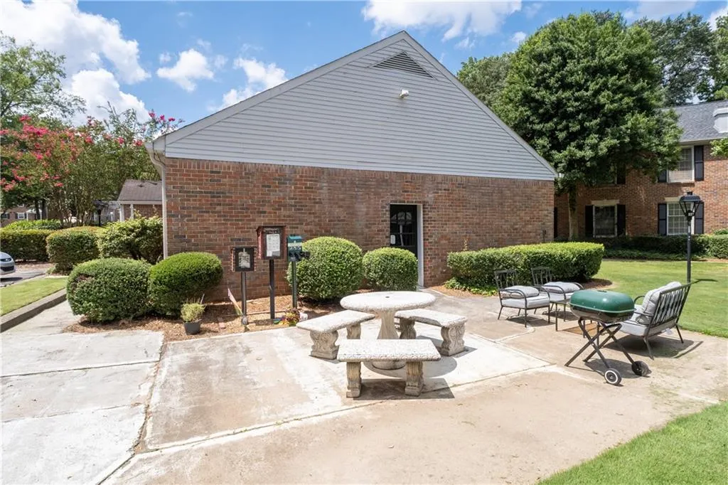 6700 Roswell Road Unit 13a, Sandy Springs, Georgia 30328, 3 Bedrooms Bedrooms, ,2 BathroomsBathrooms,Residential,For Sale,6700 Roswell Road Unit 13a,7633888