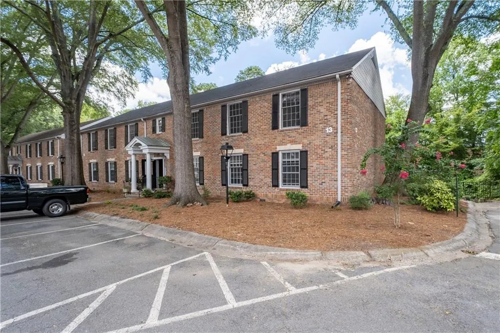 6700 Roswell Road Unit 13a, Atlanta, Georgia 30328, 3 Bedrooms Bedrooms, ,2 BathroomsBathrooms,Residential,For Sale,6700 Roswell Road Unit 13a,7633888