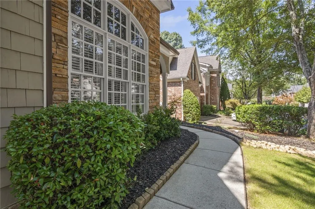 3200 Windsor Lake Drive Ne, Atlanta, Georgia 30319, 5 Bedrooms Bedrooms, ,4 BathroomsBathrooms,Residential,For Sale,3200 Windsor Lake Drive Ne,7642416