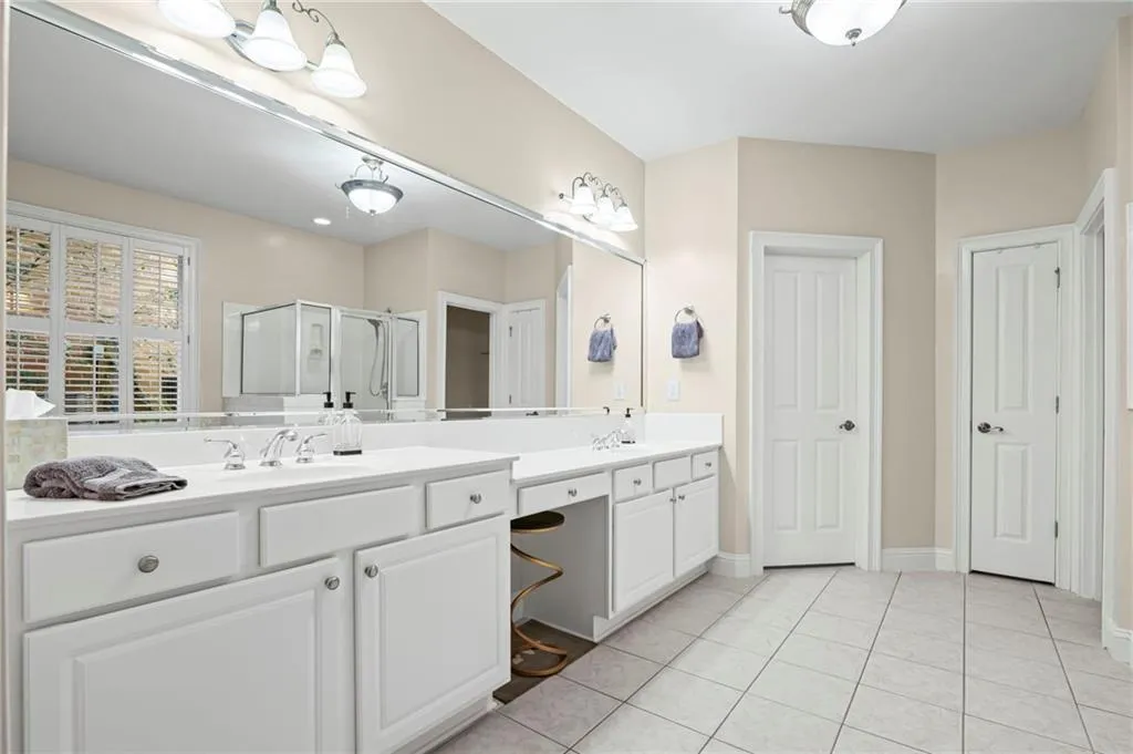 3200 Windsor Lake Drive Ne, Atlanta, Georgia 30319, 5 Bedrooms Bedrooms, ,4 BathroomsBathrooms,Residential,For Sale,3200 Windsor Lake Drive Ne,7642416