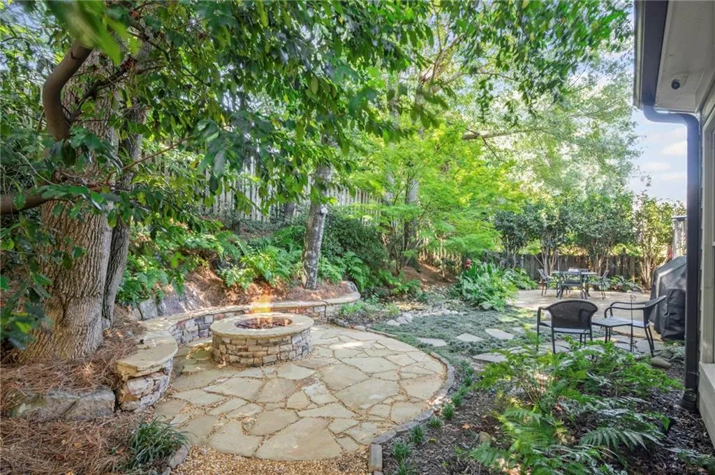 3200 Windsor Lake Drive Ne, Atlanta, Georgia 30319, 5 Bedrooms Bedrooms, ,4 BathroomsBathrooms,Residential,For Sale,3200 Windsor Lake Drive Ne,7642416