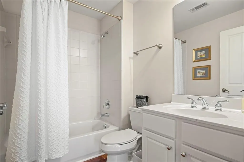 3200 Windsor Lake Drive Ne, Atlanta, Georgia 30319, 5 Bedrooms Bedrooms, ,4 BathroomsBathrooms,Residential,For Sale,3200 Windsor Lake Drive Ne,7642416
