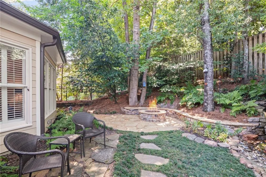 3200 Windsor Lake Drive Ne, Atlanta, Georgia 30319, 5 Bedrooms Bedrooms, ,4 BathroomsBathrooms,Residential,For Sale,3200 Windsor Lake Drive Ne,7642416