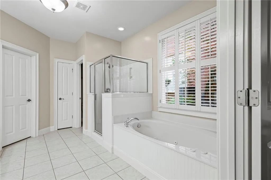 3200 Windsor Lake Drive Ne, Atlanta, Georgia 30319, 5 Bedrooms Bedrooms, ,4 BathroomsBathrooms,Residential,For Sale,3200 Windsor Lake Drive Ne,7642416