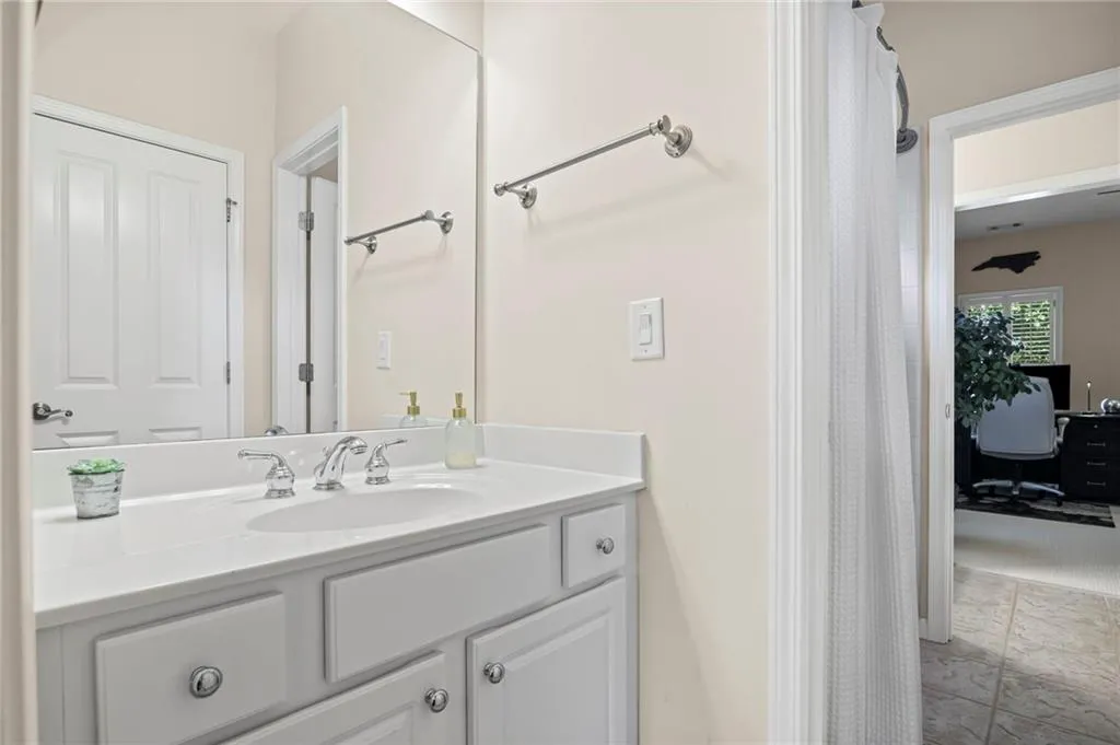 3200 Windsor Lake Drive Ne, Atlanta, Georgia 30319, 5 Bedrooms Bedrooms, ,4 BathroomsBathrooms,Residential,For Sale,3200 Windsor Lake Drive Ne,7642416