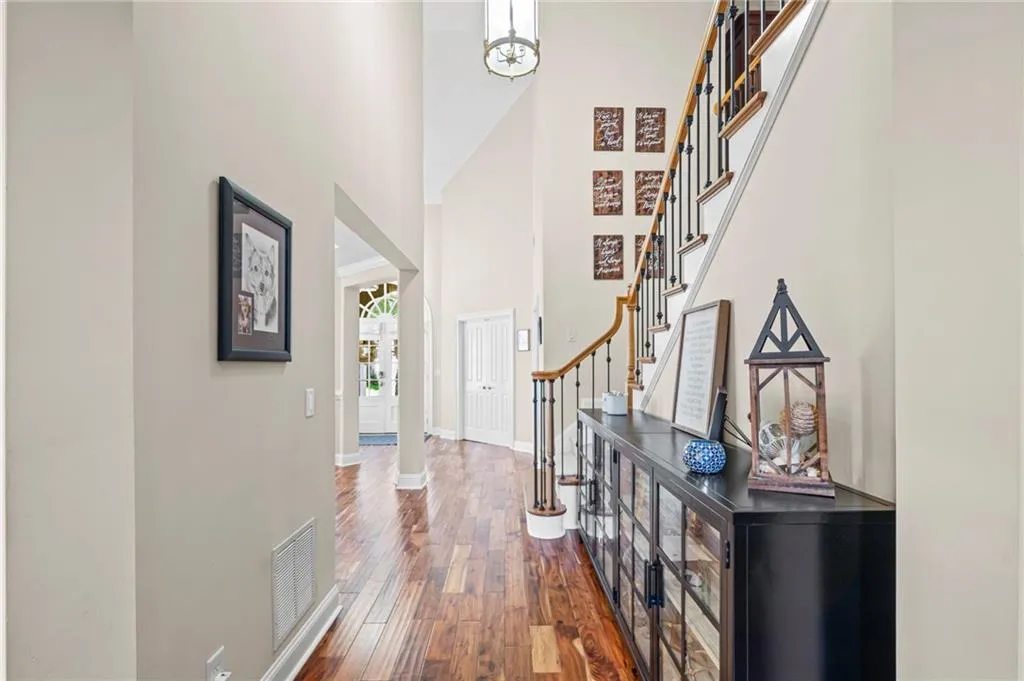 3200 Windsor Lake Drive Ne, Atlanta, Georgia 30319, 5 Bedrooms Bedrooms, ,4 BathroomsBathrooms,Residential,For Sale,3200 Windsor Lake Drive Ne,7642416
