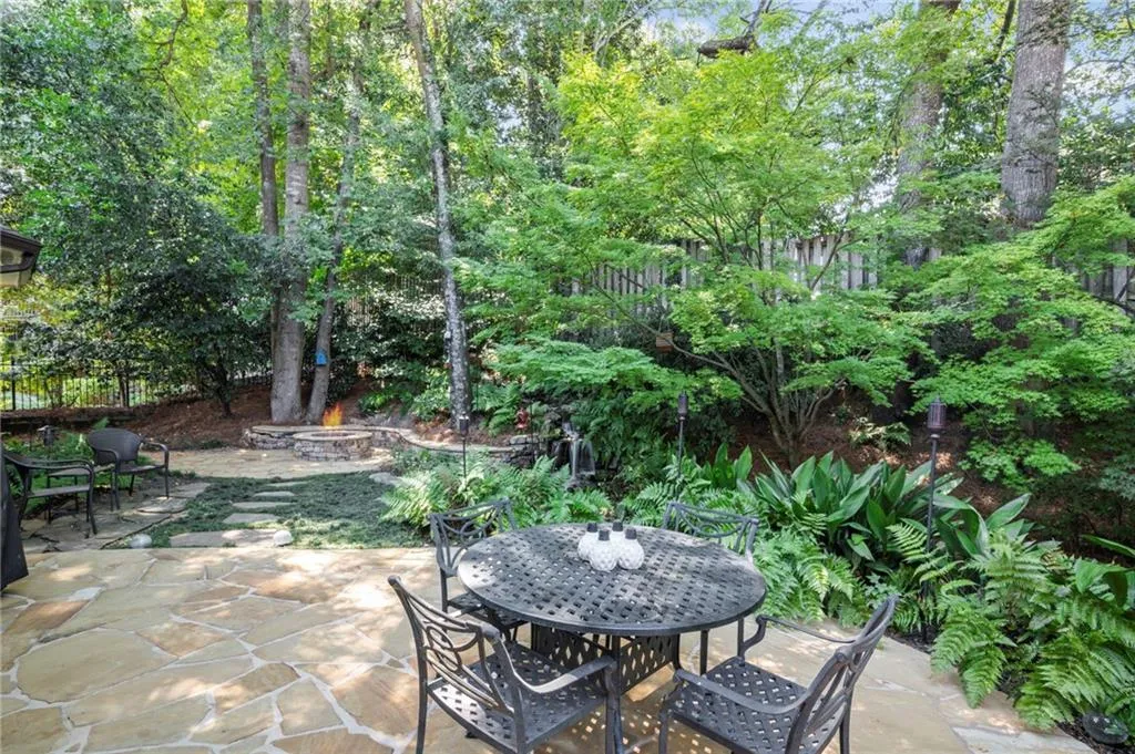 3200 Windsor Lake Drive Ne, Atlanta, Georgia 30319, 5 Bedrooms Bedrooms, ,4 BathroomsBathrooms,Residential,For Sale,3200 Windsor Lake Drive Ne,7642416