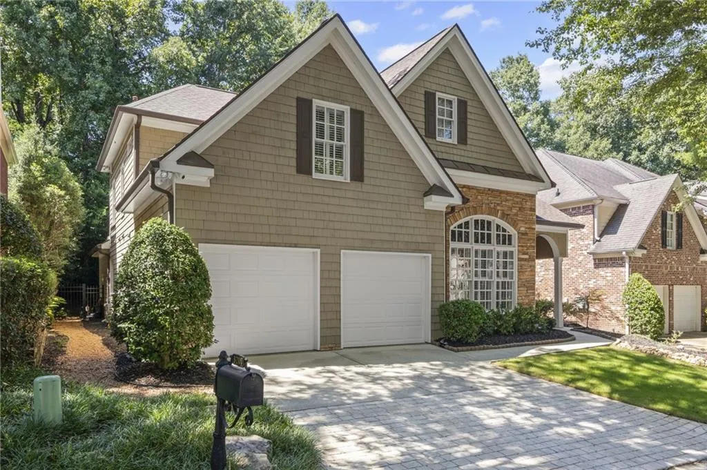 3200 Windsor Lake Drive Ne, Atlanta, Georgia 30319, 5 Bedrooms Bedrooms, ,4 BathroomsBathrooms,Residential,For Sale,3200 Windsor Lake Drive Ne,7642416