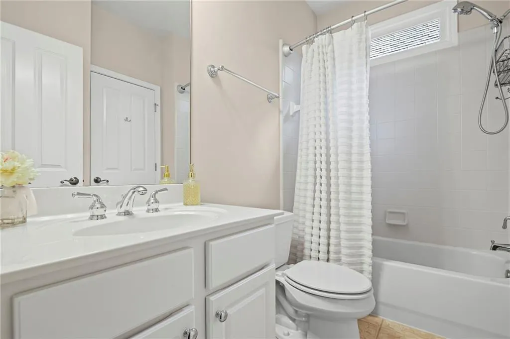 3200 Windsor Lake Drive Ne, Atlanta, Georgia 30319, 5 Bedrooms Bedrooms, ,4 BathroomsBathrooms,Residential,For Sale,3200 Windsor Lake Drive Ne,7642416