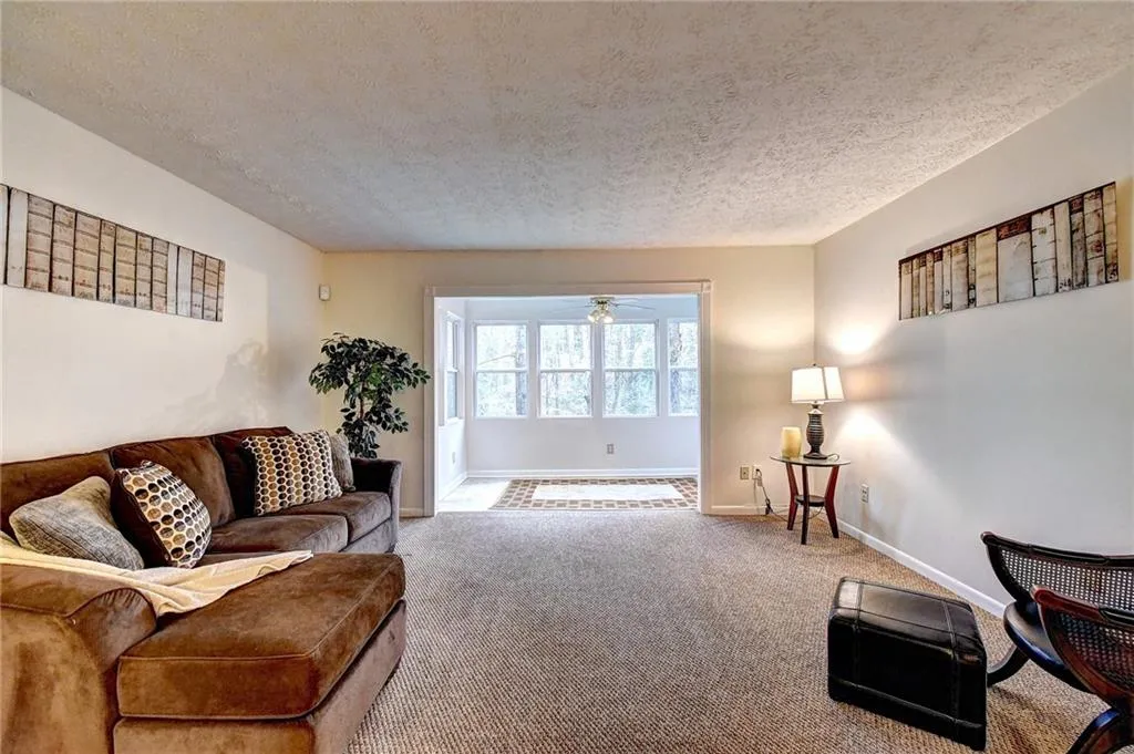 5145 Roswell Road Unit 2, Atlanta, Georgia 30342, 2 Bedrooms Bedrooms, ,1 BathroomBathrooms,Residential,Sold,5145 Roswell Road Unit 2,6125936