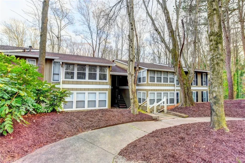 5145 Roswell Road Unit 2, Atlanta, Georgia 30342, 2 Bedrooms Bedrooms, ,1 BathroomBathrooms,Residential,Sold,5145 Roswell Road Unit 2,6125936