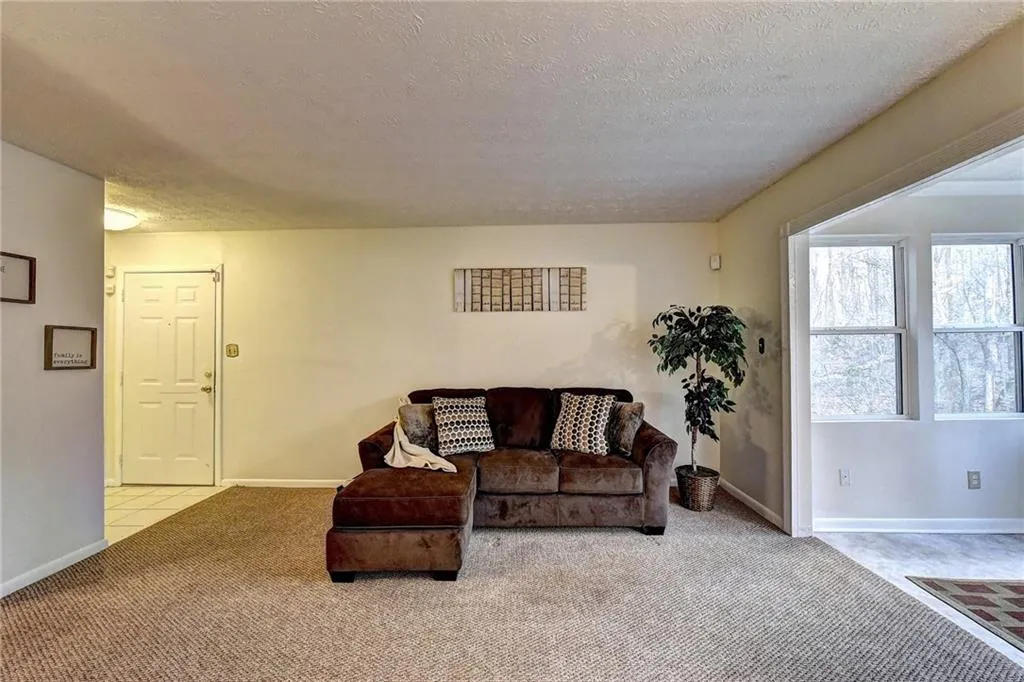 5145 Roswell Road Unit 2, Atlanta, Georgia 30342, 2 Bedrooms Bedrooms, ,1 BathroomBathrooms,Residential,Sold,5145 Roswell Road Unit 2,6125936