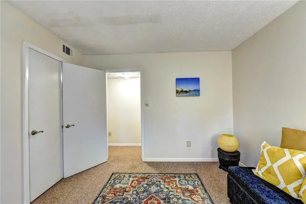 5145 Roswell Road Unit 2, Atlanta, Georgia 30342, 2 Bedrooms Bedrooms, ,1 BathroomBathrooms,Residential,Sold,5145 Roswell Road Unit 2,6125936