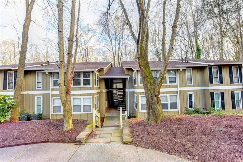 5145 Roswell Road Unit 2, Atlanta, Georgia 30342, 2 Bedrooms Bedrooms, ,1 BathroomBathrooms,Residential,Sold,5145 Roswell Road Unit 2,6125936