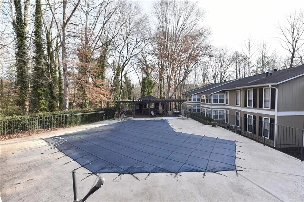 5145 Roswell Road Unit 2, Atlanta, Georgia 30342, 2 Bedrooms Bedrooms, ,1 BathroomBathrooms,Residential,Sold,5145 Roswell Road Unit 2,6125936