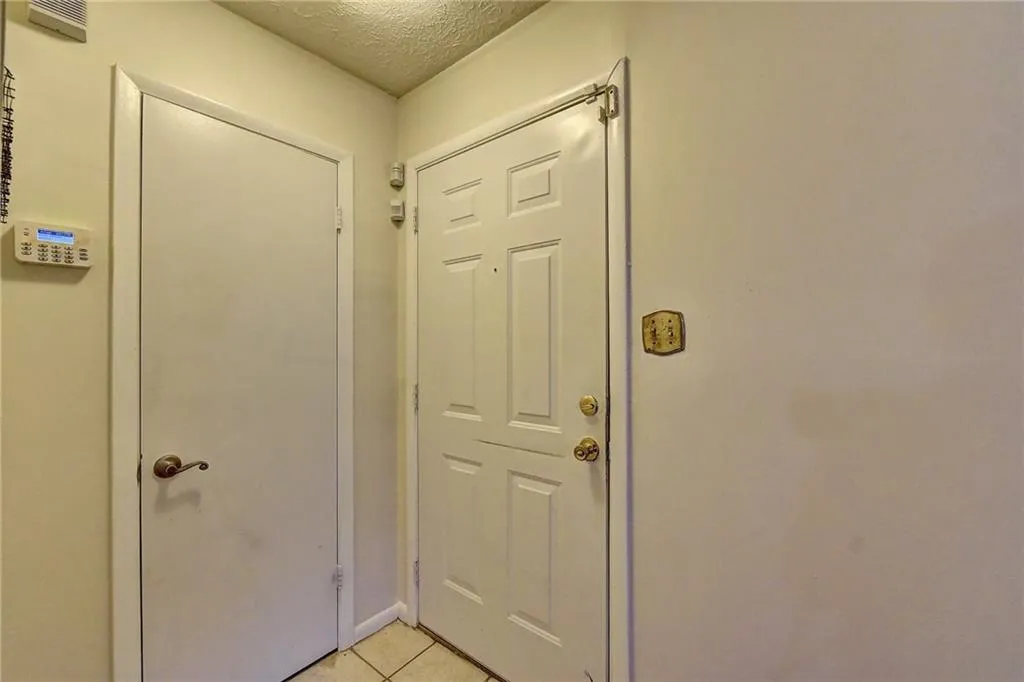 5145 Roswell Road Unit 2, Atlanta, Georgia 30342, 2 Bedrooms Bedrooms, ,1 BathroomBathrooms,Residential,Sold,5145 Roswell Road Unit 2,6125936